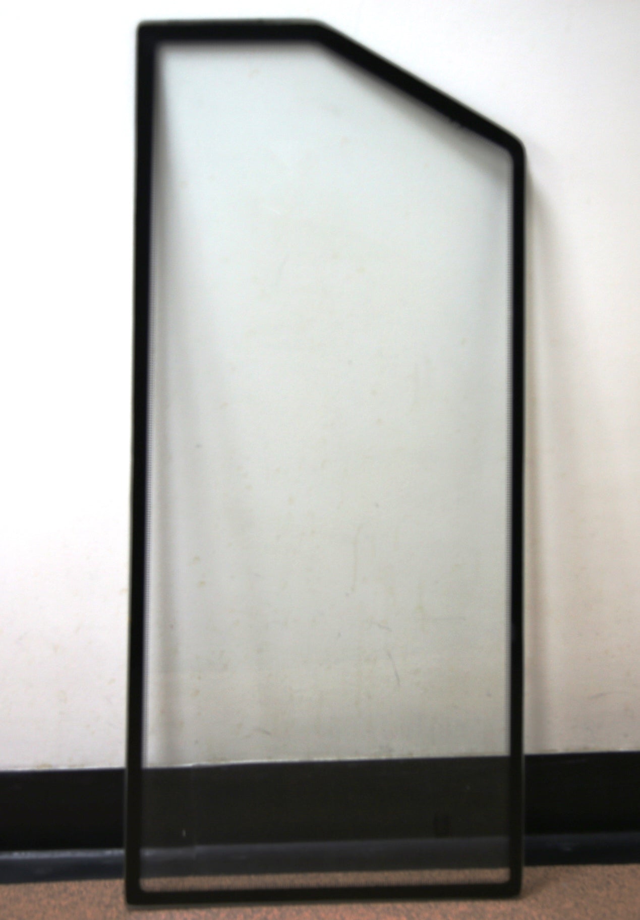 Lower Door Glass | JCB 827/80175