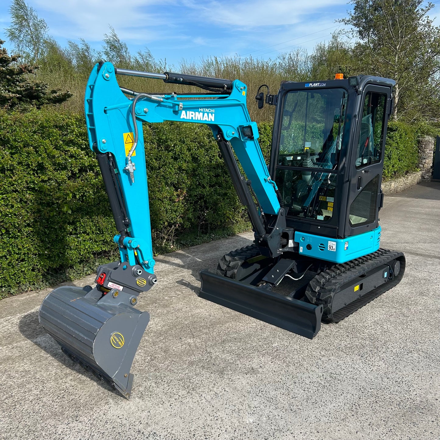 Hitachi Airman AX26u-7 | Nueva miniexcavadora de 2,7 toneladas
