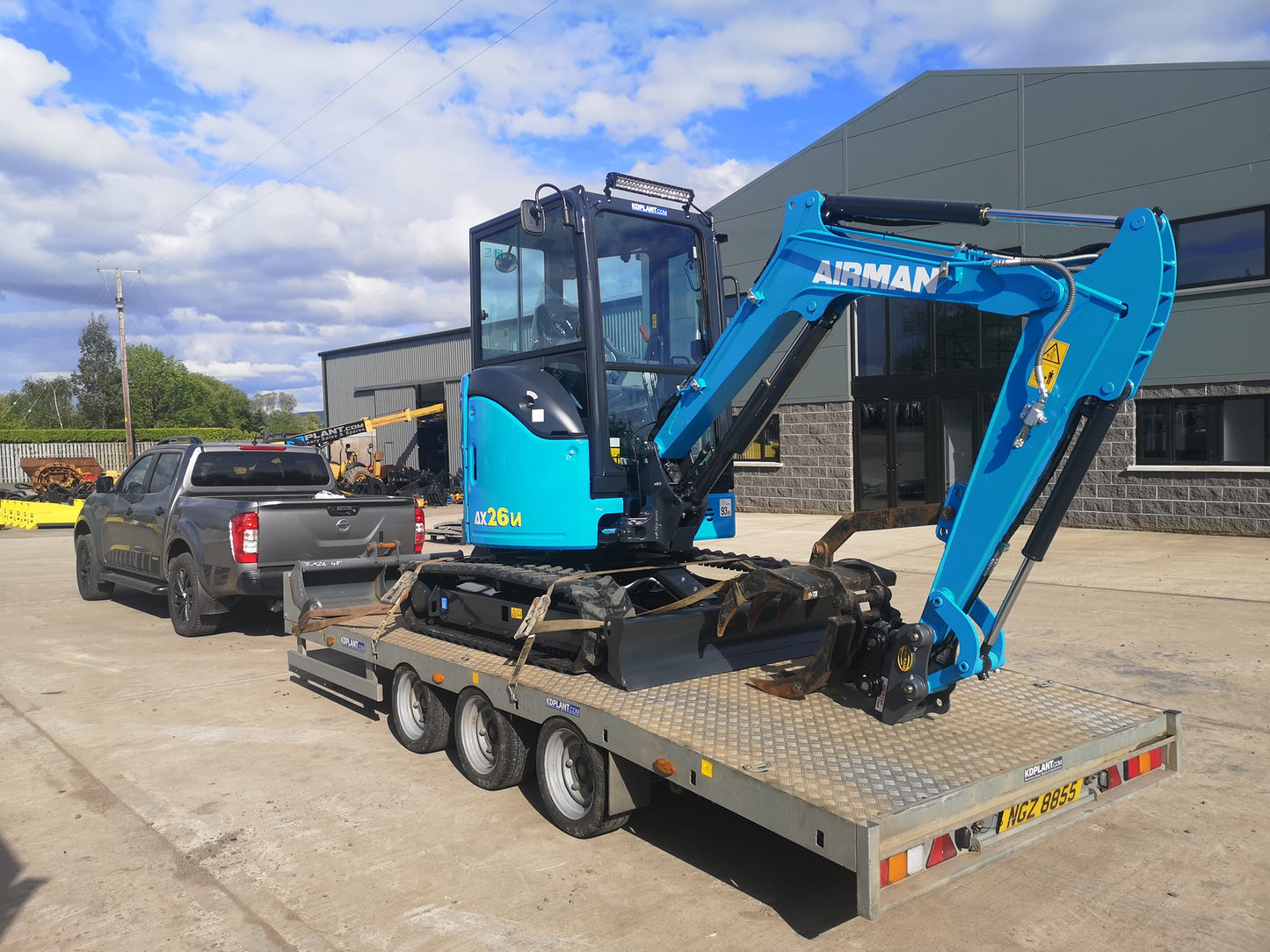 Hitachi Airman AX26u-7 | Nueva miniexcavadora de 2,7 toneladas