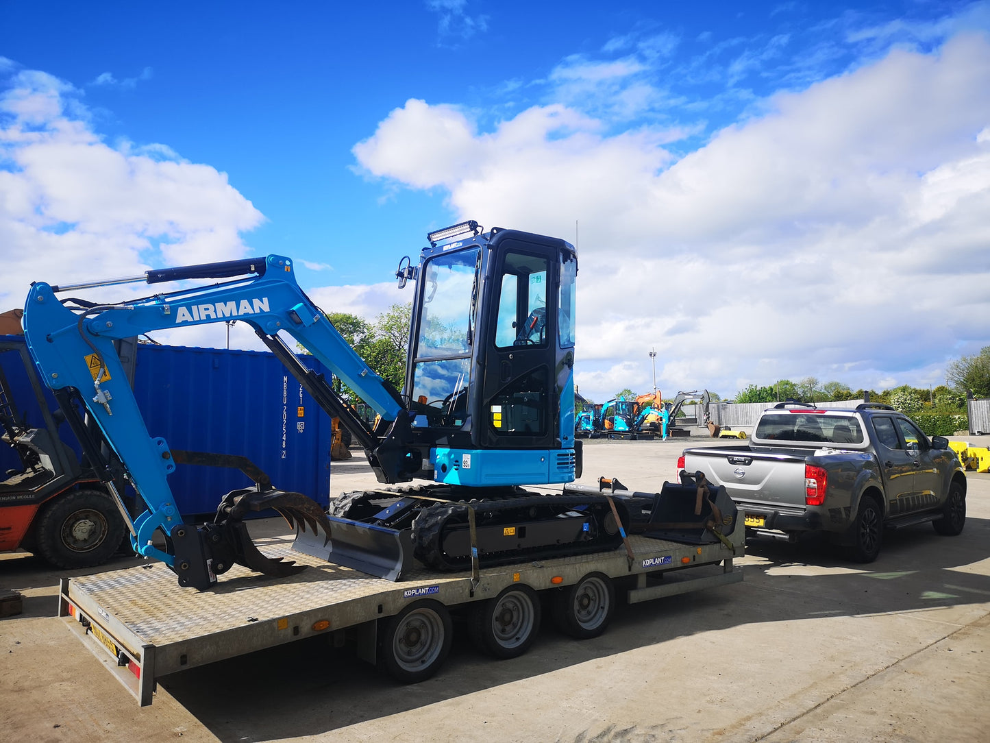 Hitachi Airman AX26u-7 | Nueva miniexcavadora de 2,7 toneladas