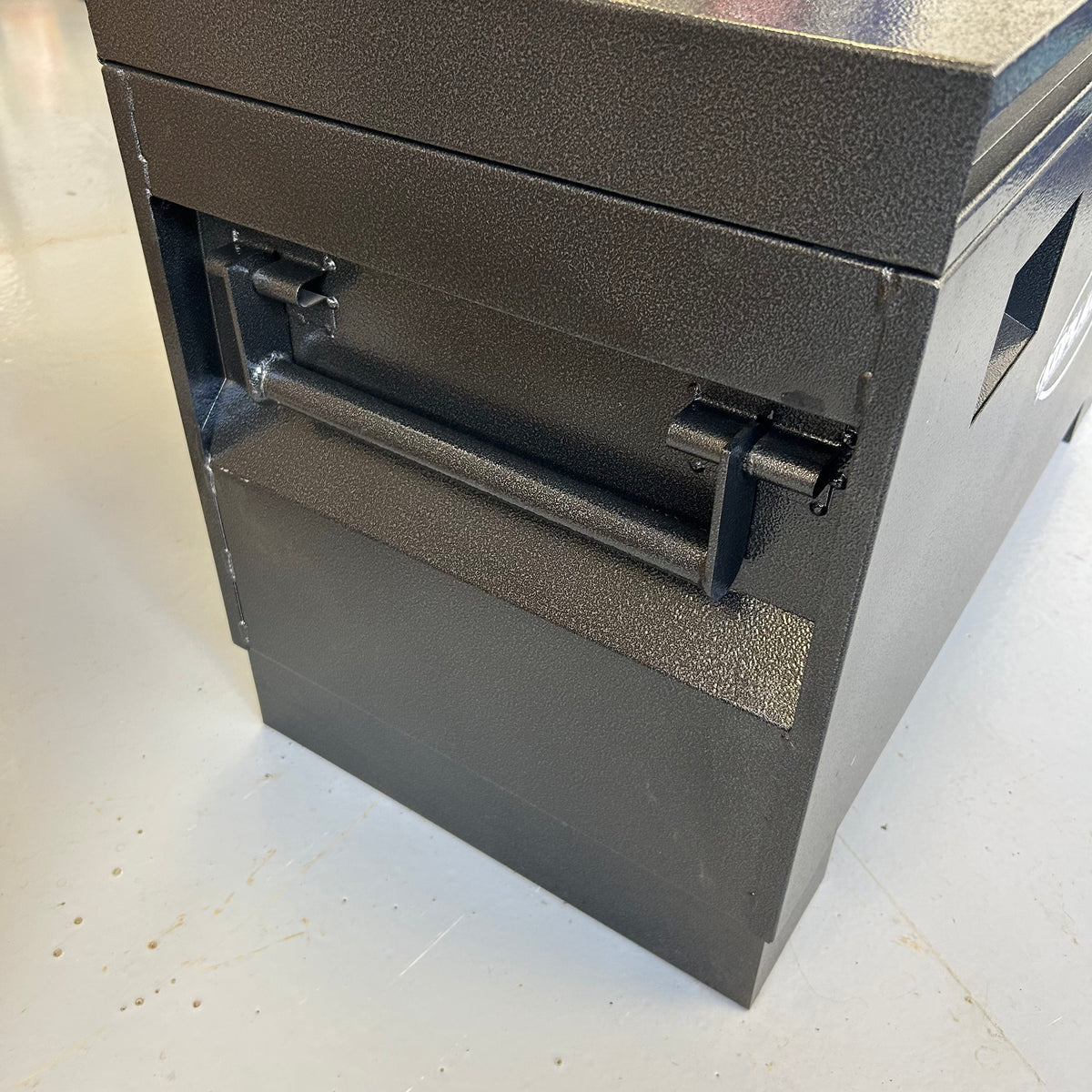 Medium Lockable Steel Storage Box – Rugged Portable Site Chest