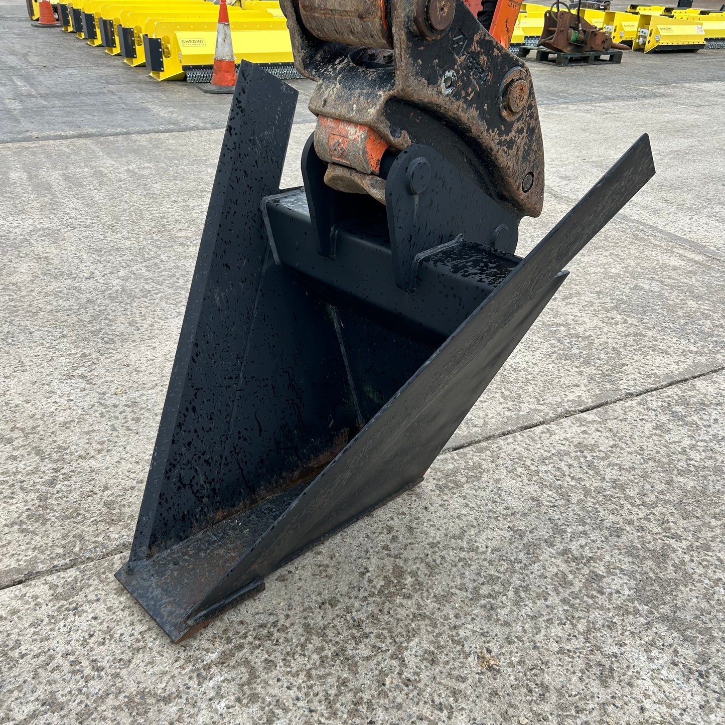 Mounding / Ditching 'V' Bucket | 10-14 Excavator