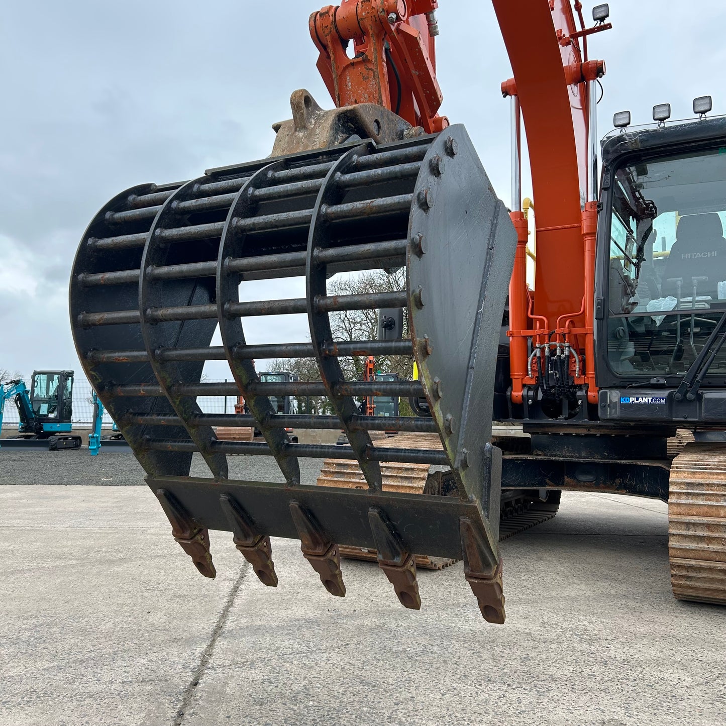 Riddle Bucket | 10-14 Excavators