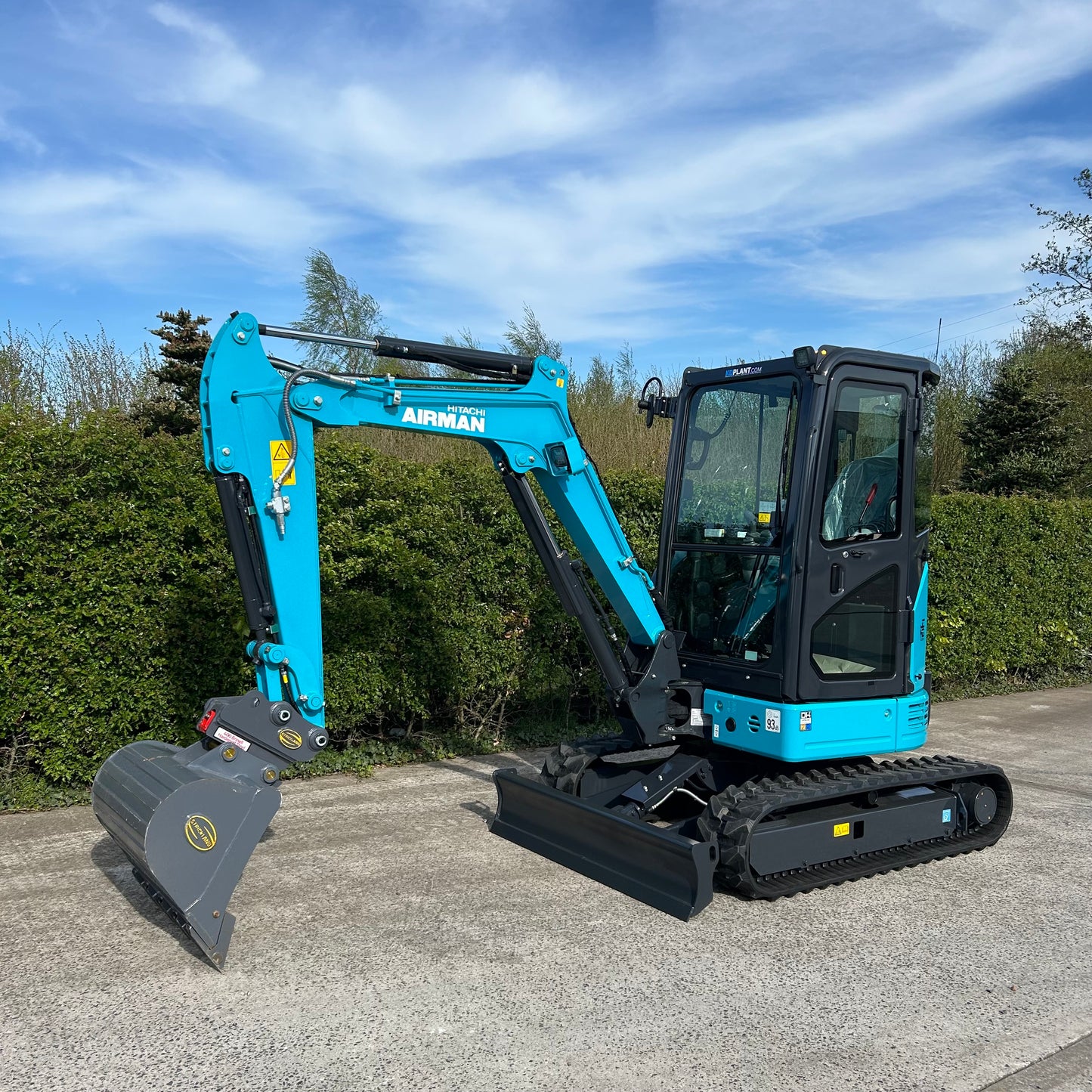 Hitachi Airman AX26u-7 | Nueva miniexcavadora de 2,7 toneladas