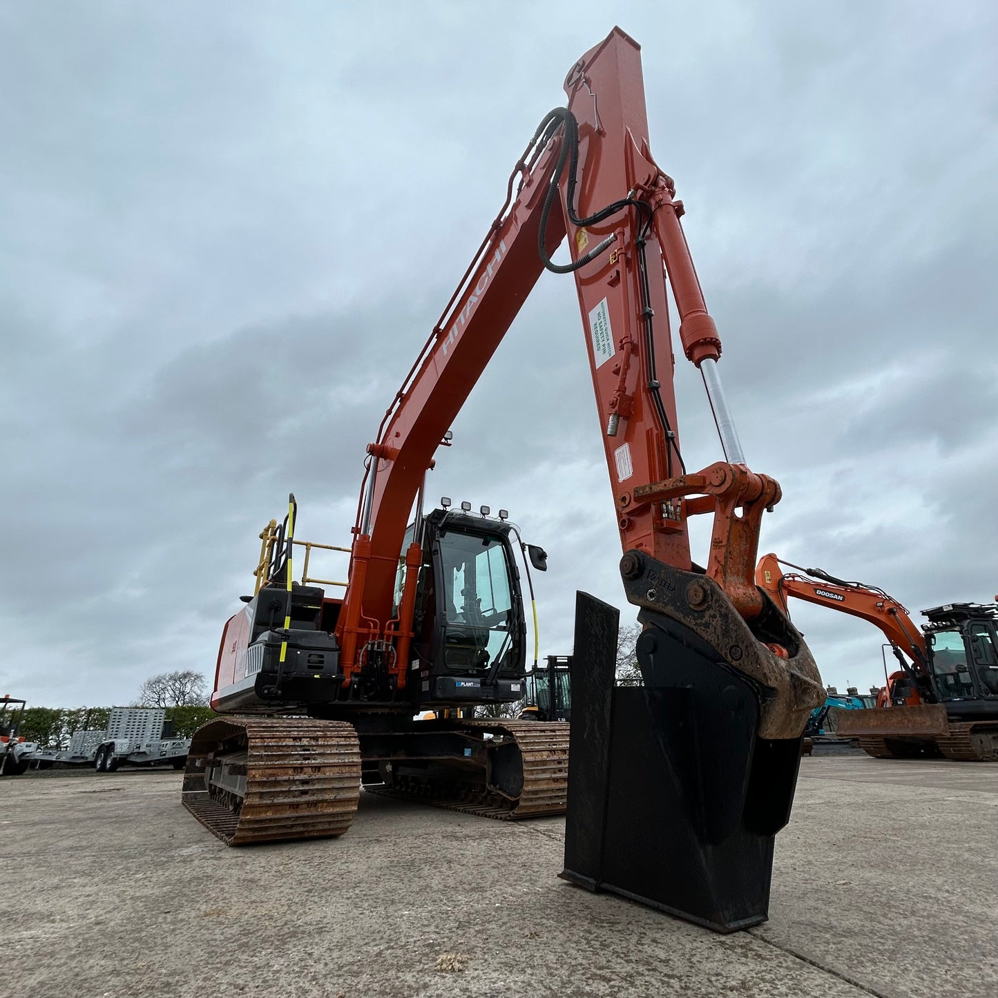 Mounding / Ditching 'V' Bucket | 10-14 Excavator