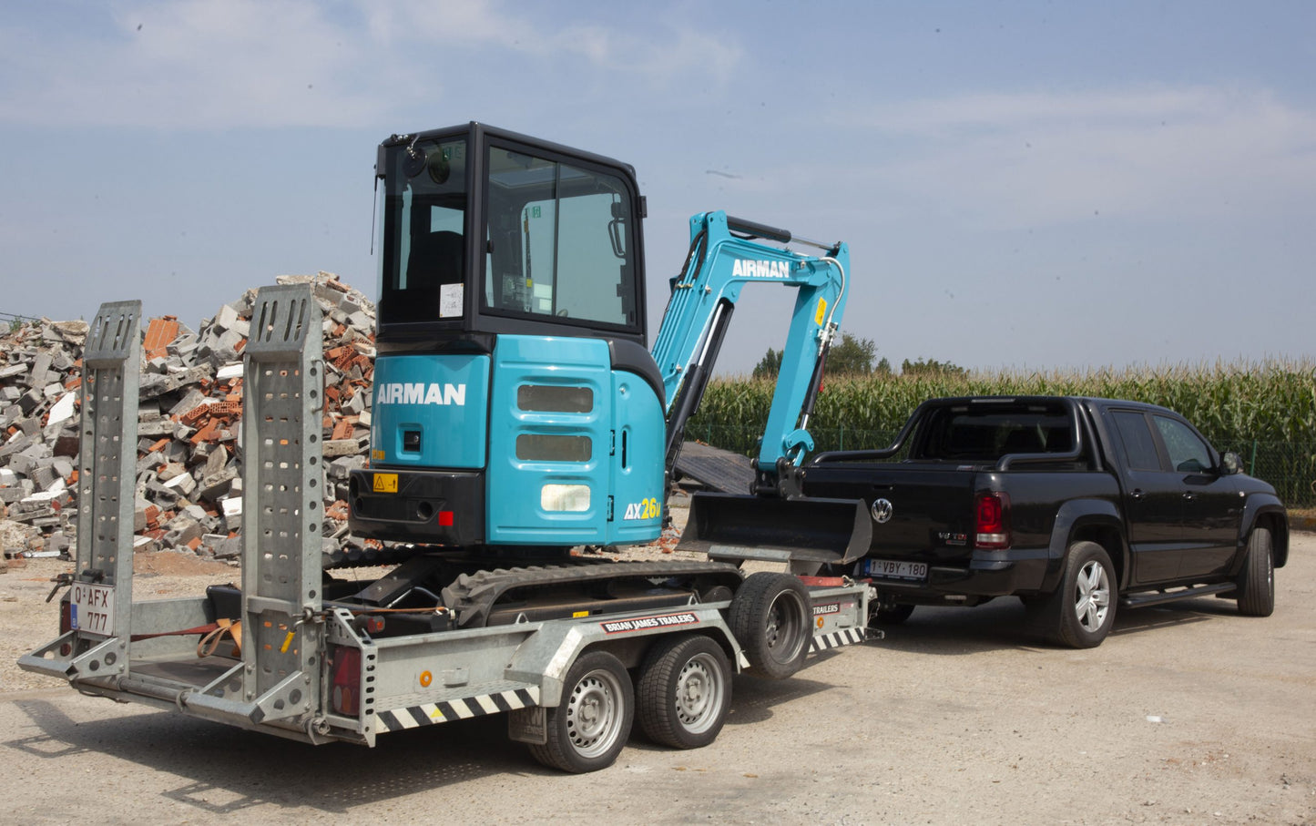 Hitachi Airman AX26u-7 | Nueva miniexcavadora de 2,7 toneladas