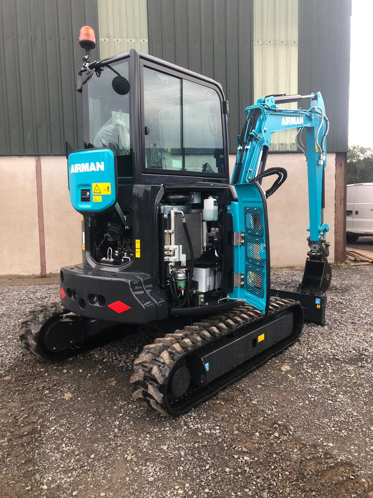 Hitachi Airman AX38u-7 | Neuer 4-Tonnen-Minibagger