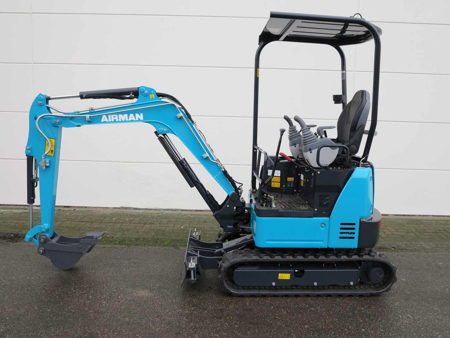 Hitachi Airman AX19u-7 | Neuer 1,9-Tonnen-Minibagger