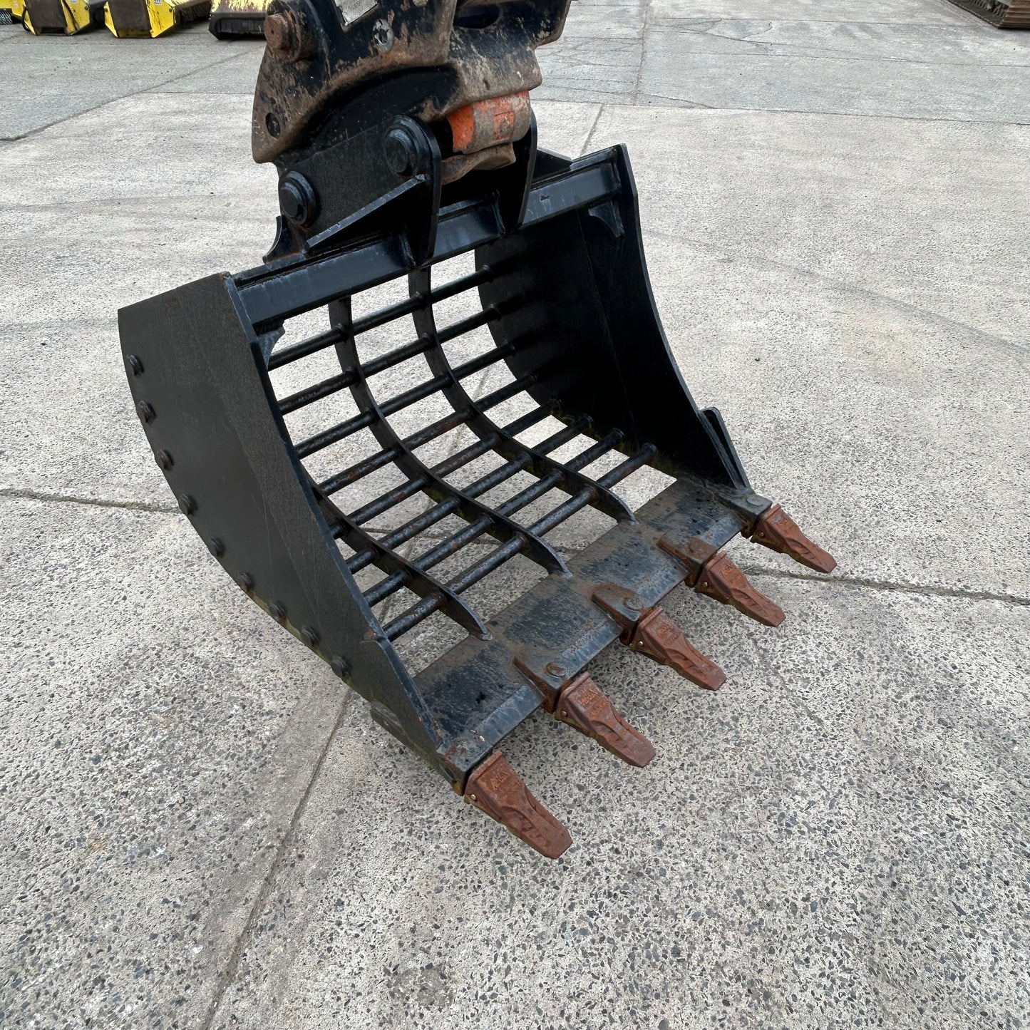 Riddle Bucket | 10-14 Excavators