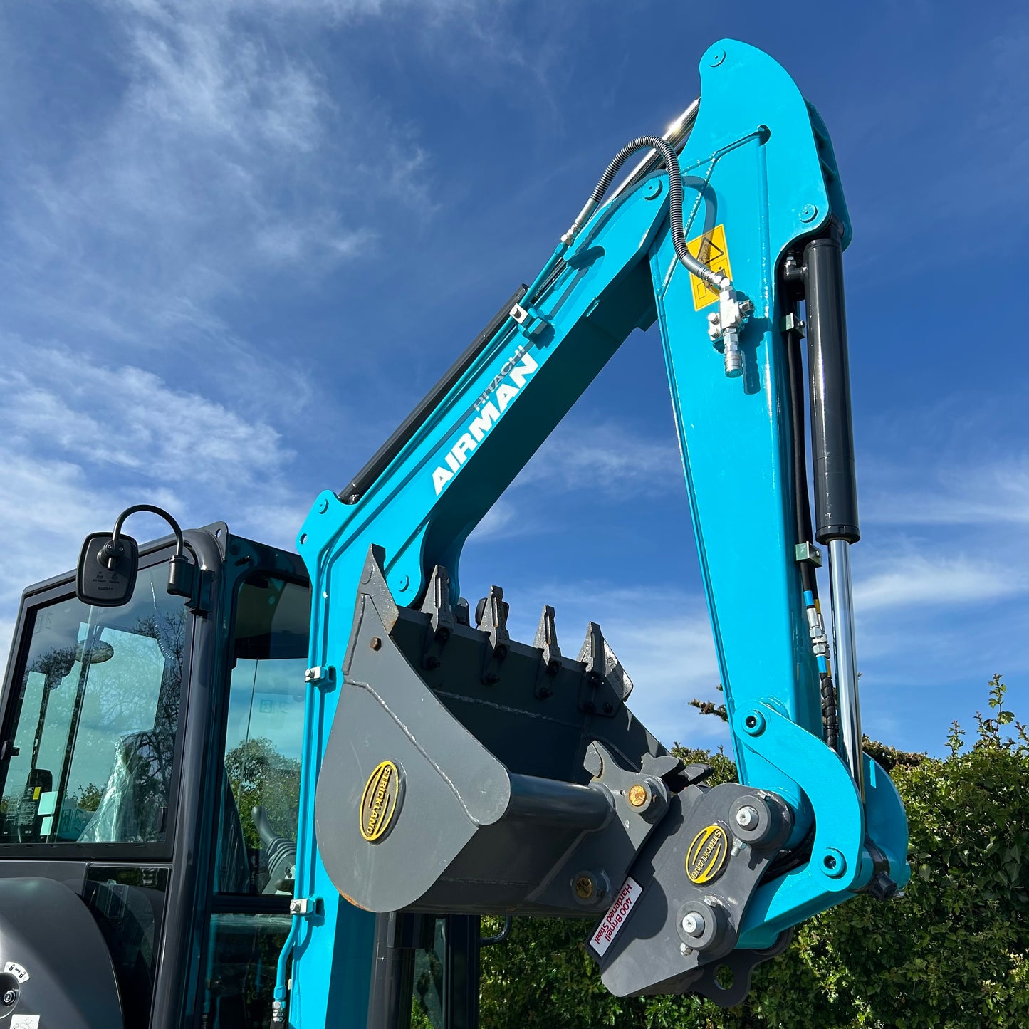 Hitachi Airman AX26u-7 | Nueva miniexcavadora de 2,7 toneladas
