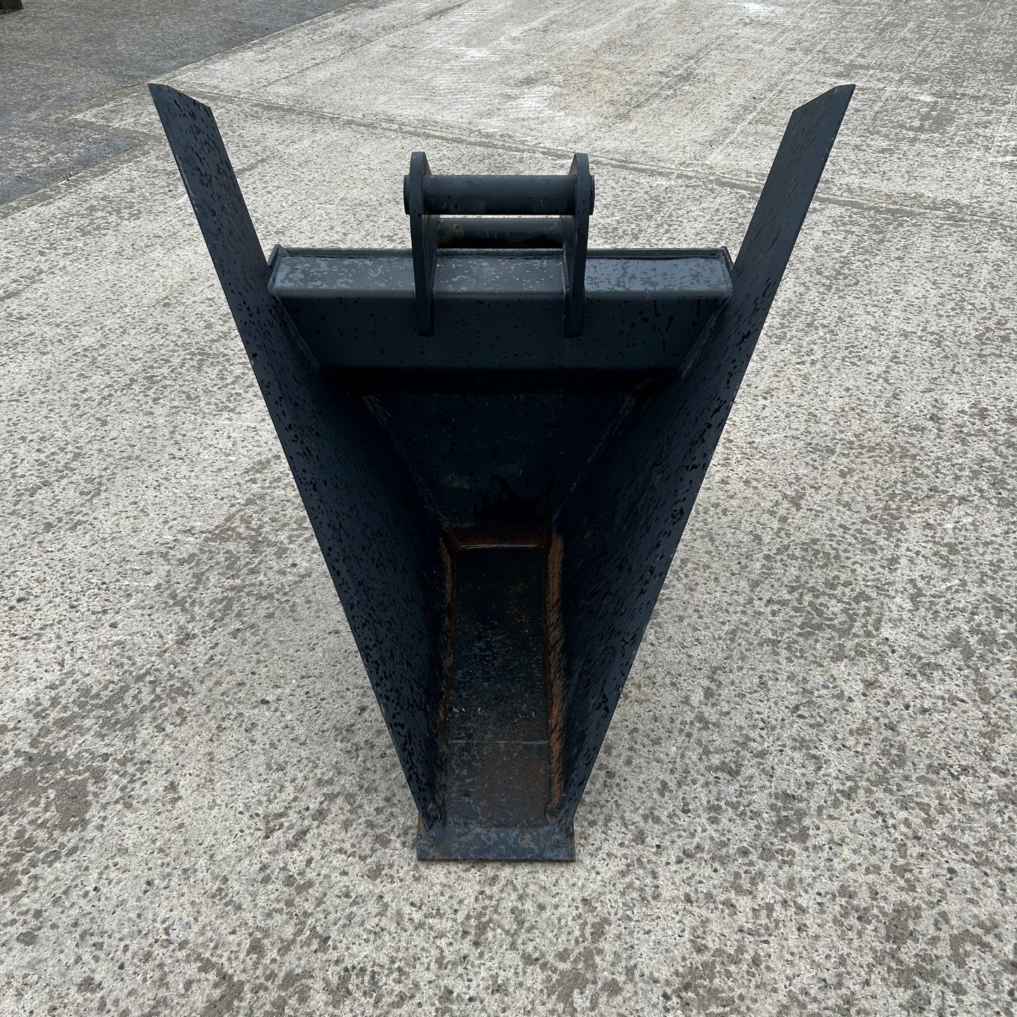 Mounding / Ditching 'V' Bucket | 10-14 Excavator