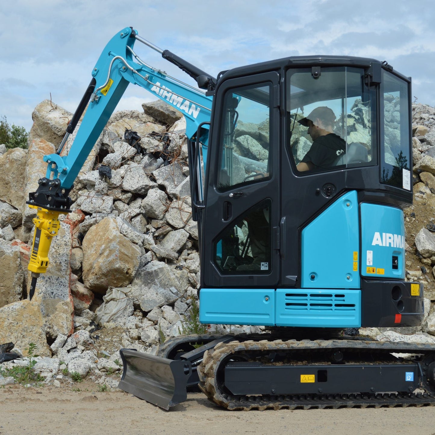 Hitachi Airman AX26u-7 | Nueva miniexcavadora de 2,7 toneladas