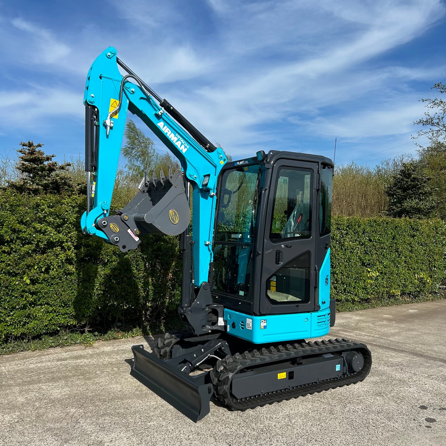 Hitachi Airman AX26u-7 | Nueva miniexcavadora de 2,7 toneladas
