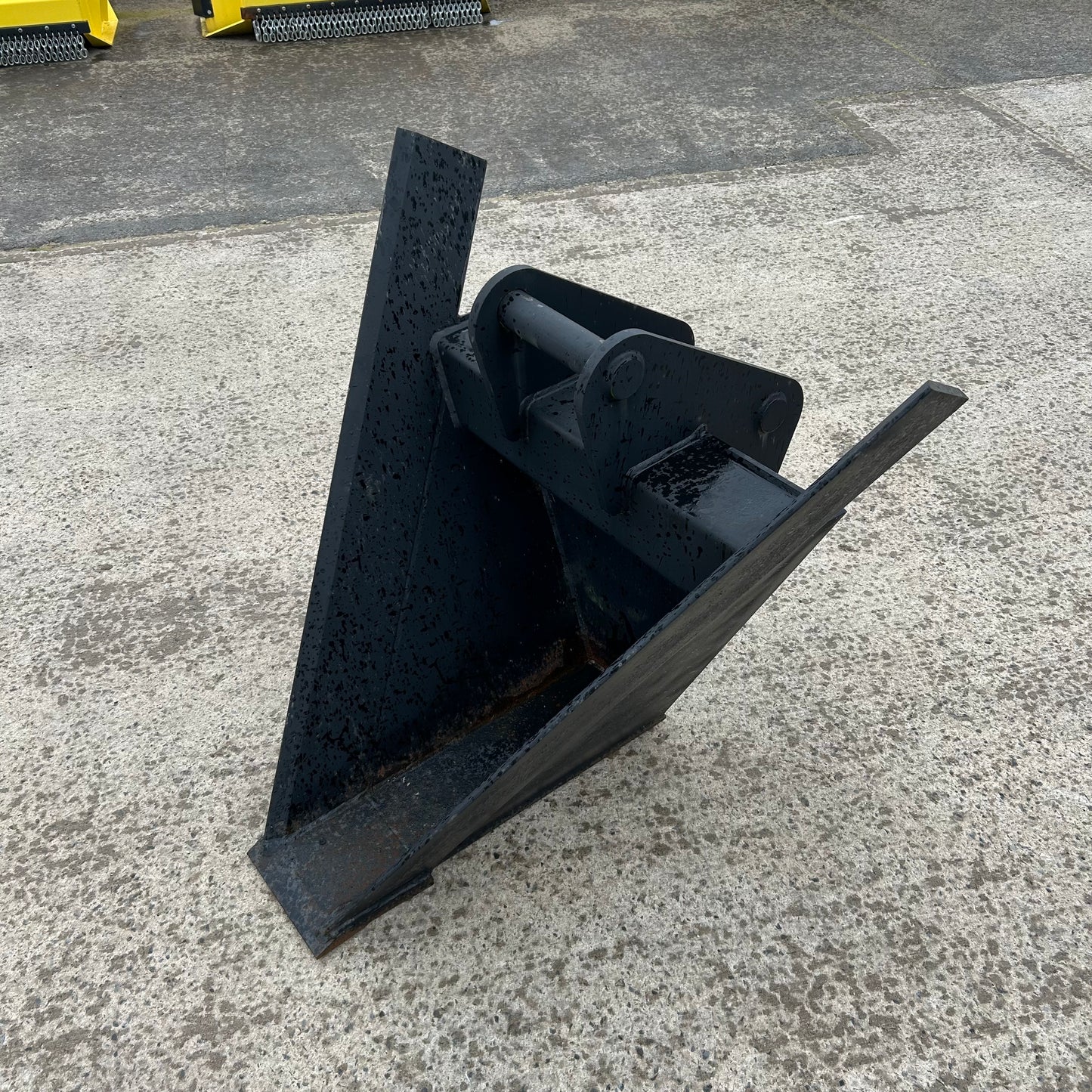 Mounding / Ditching 'V' Bucket | 10-14 Excavator